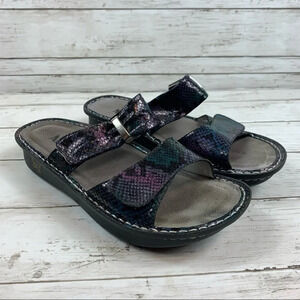 Alegria Karmen Black/Purple Snake Print Metallic platform Slide